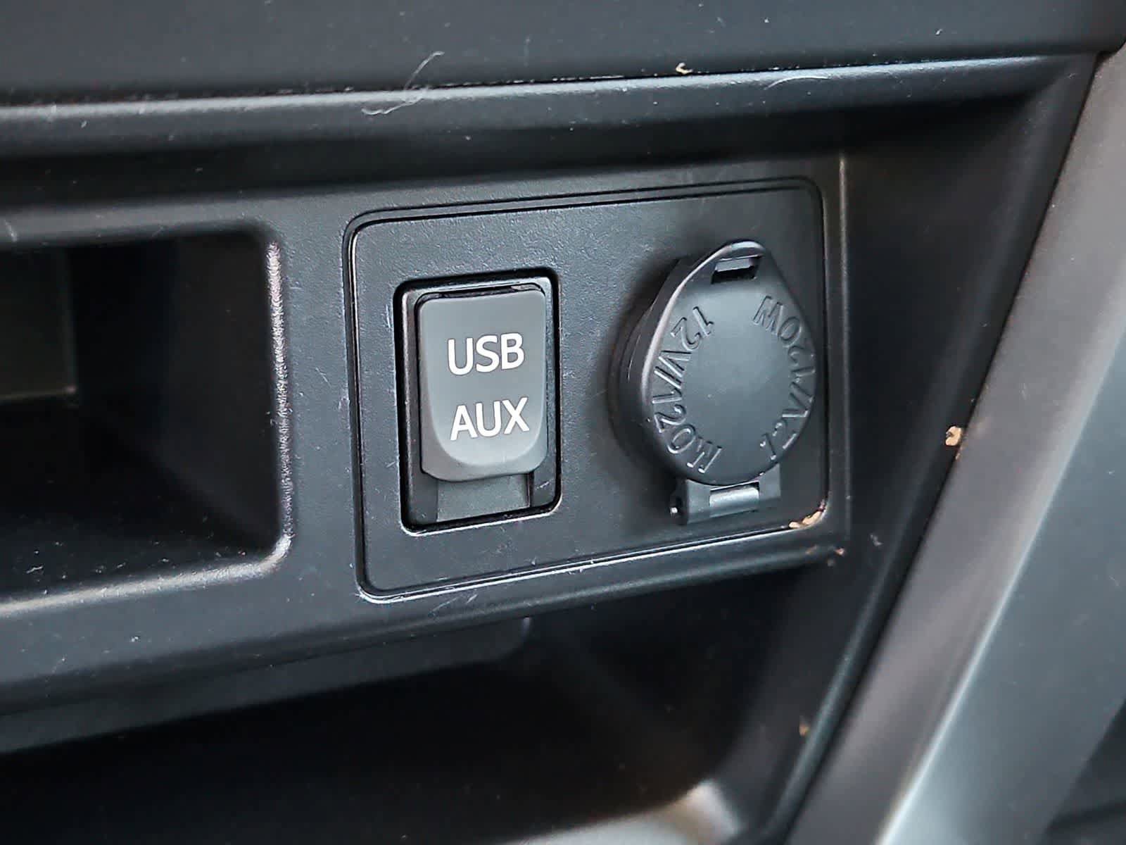 Used 2018 Toyota 4Runner SR5 AWD/4WD image 31