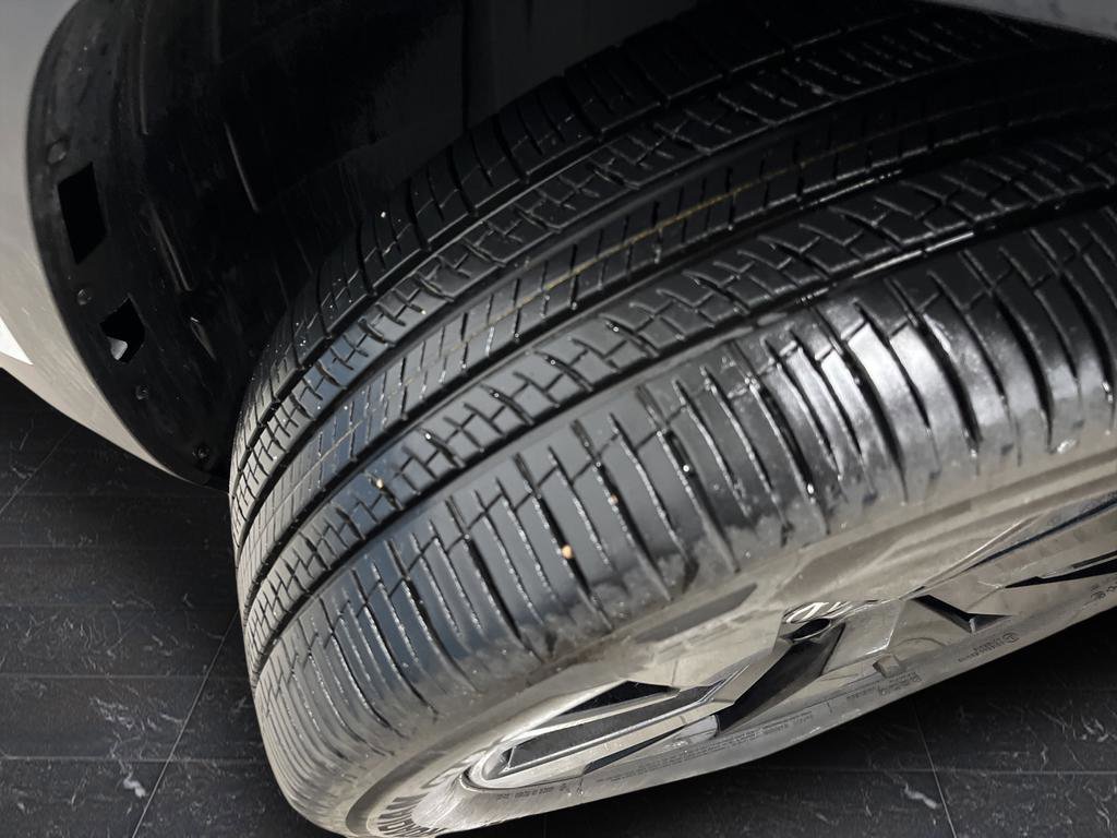 Certified 2025 Volkswagen Atlas Cross Sport SE w/ Panoramic Sunroof Package image 36