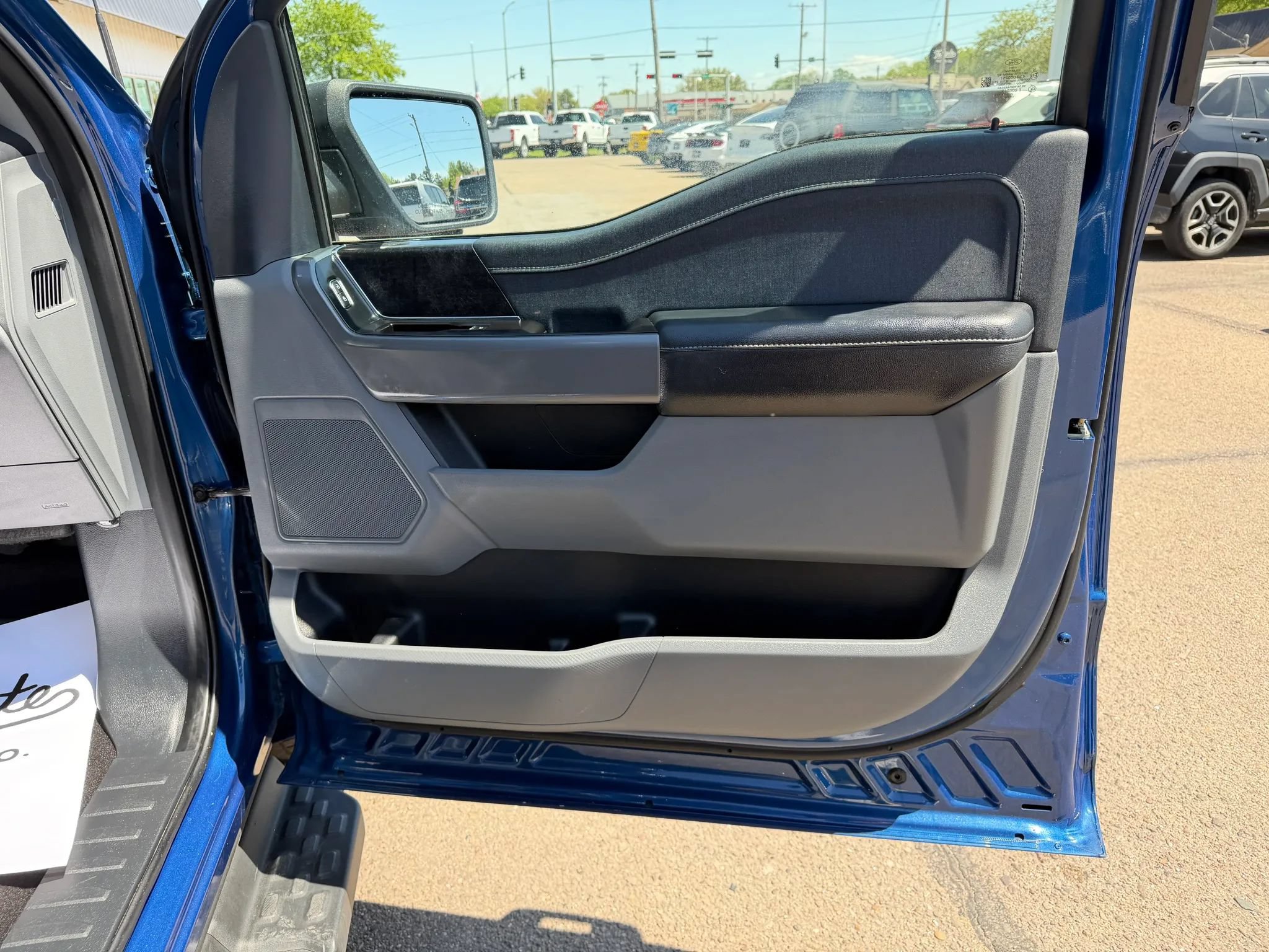 Used 2022 Ford F150 Lightning XLT AWD/4WD image 18