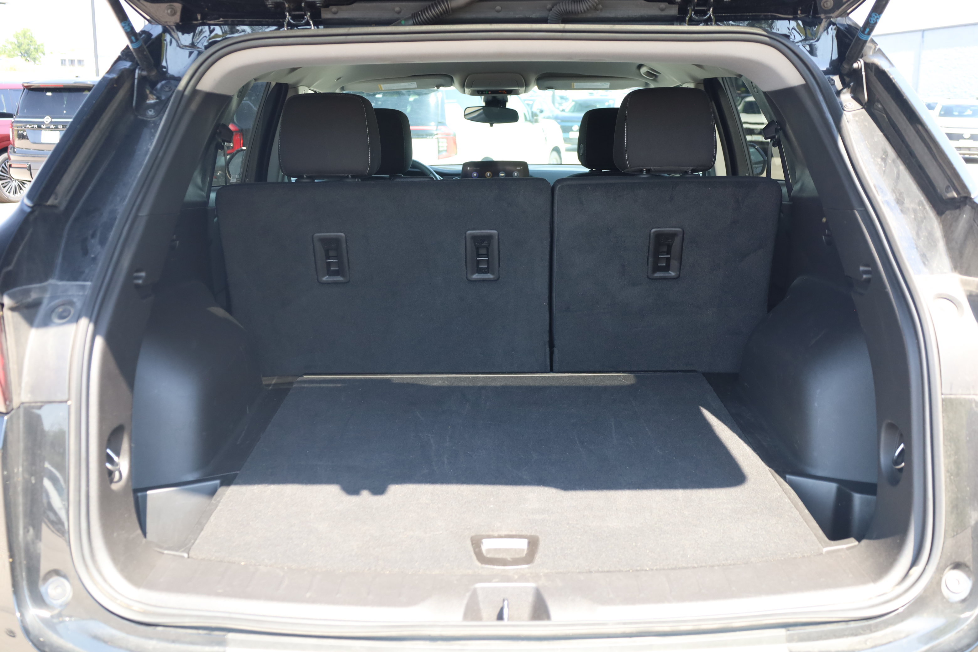 Used 2025 Chevrolet Blazer LT FWD image 30