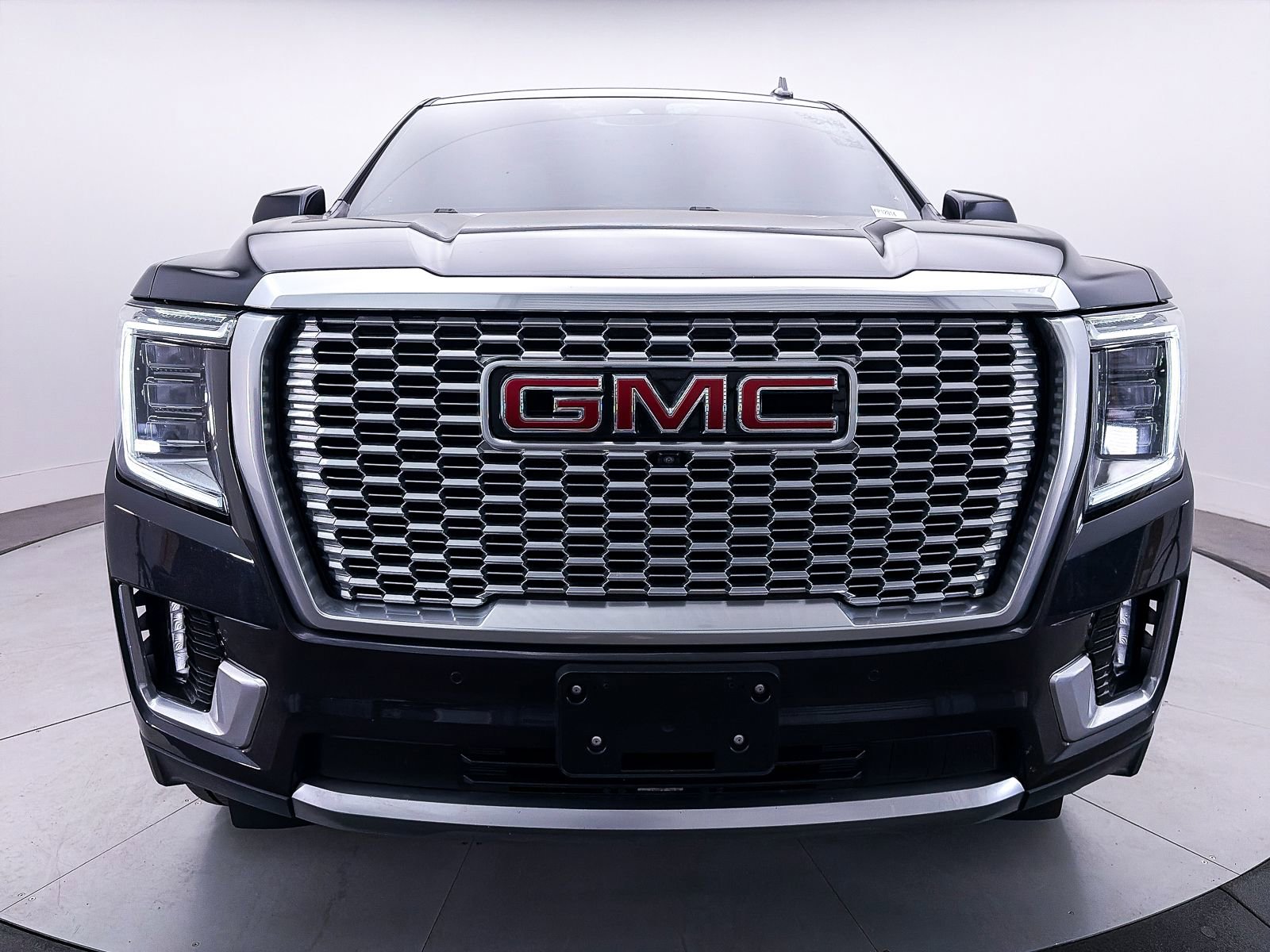 Used 2023 GMC Yukon XL Denali AWD/4WD image 14