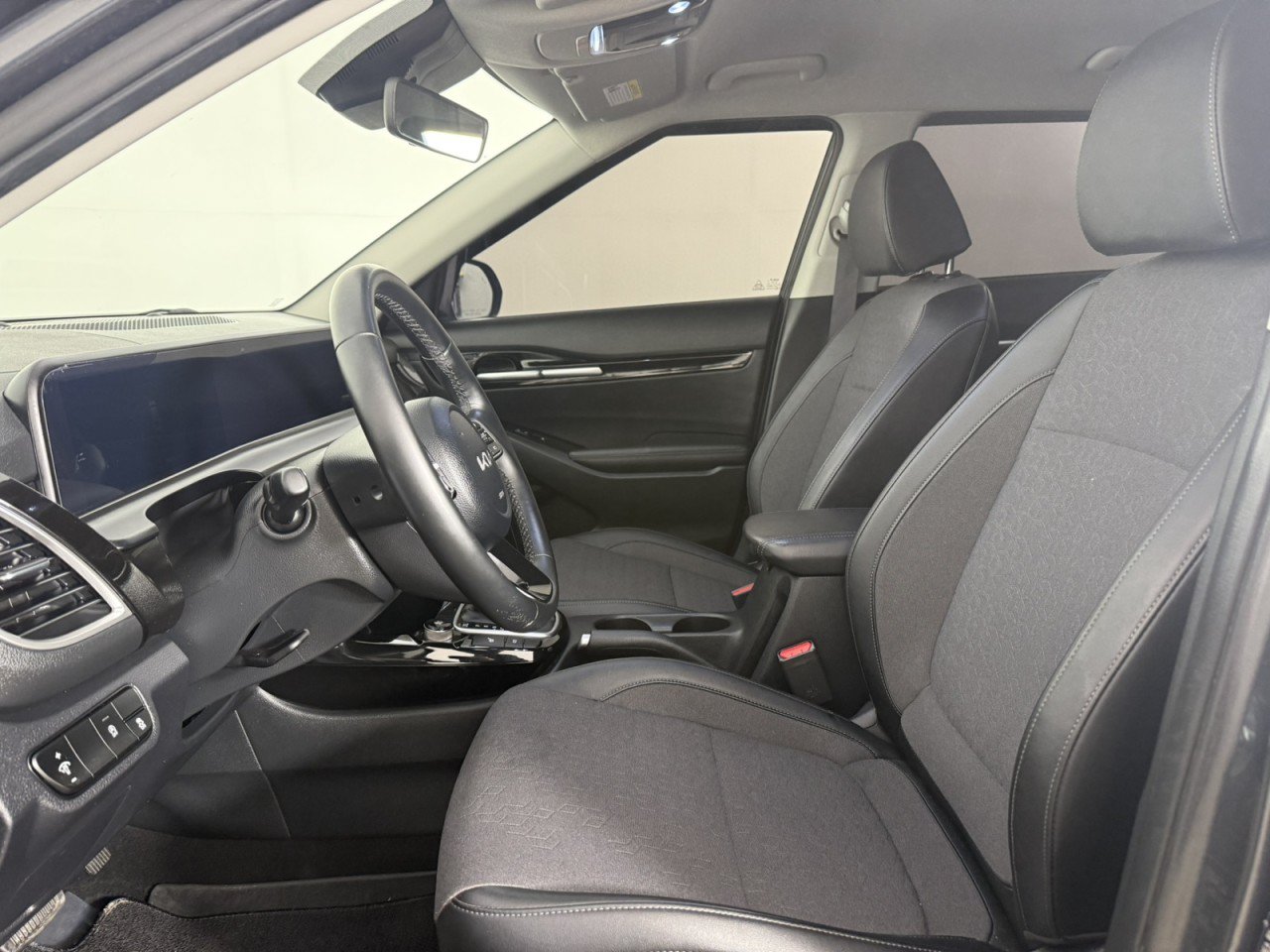 Used 2025 Kia Seltos S AWD/4WD image 14