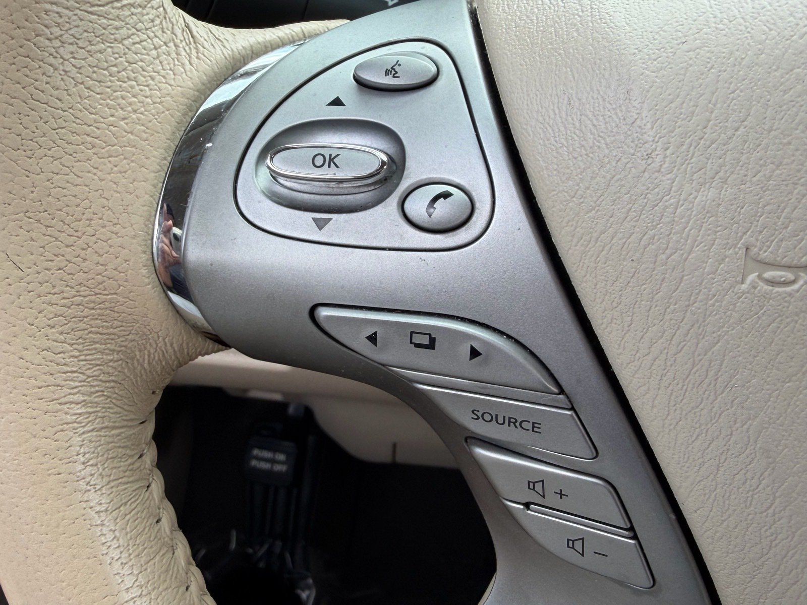 Used 2016 Nissan Murano SV FWD image 29