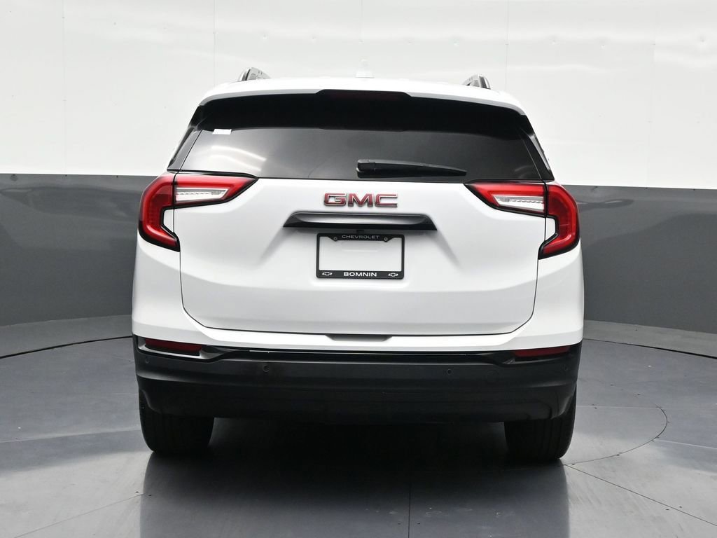 Used 2024 GMC Terrain SLE w/ Driver Convenience Package image 4