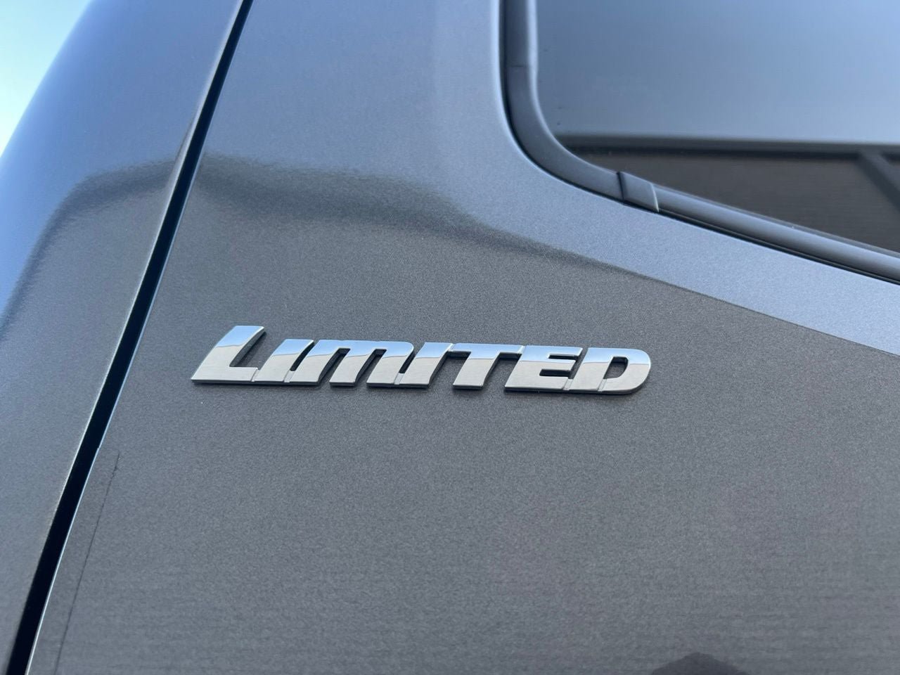 Used 2022 Toyota Tacoma Limited RWD image 7