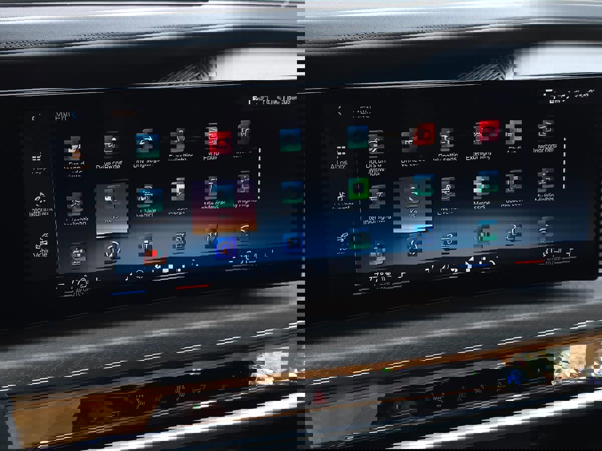 Used 2024 BMW i7 xDrive60 w/ Executive Package image 44