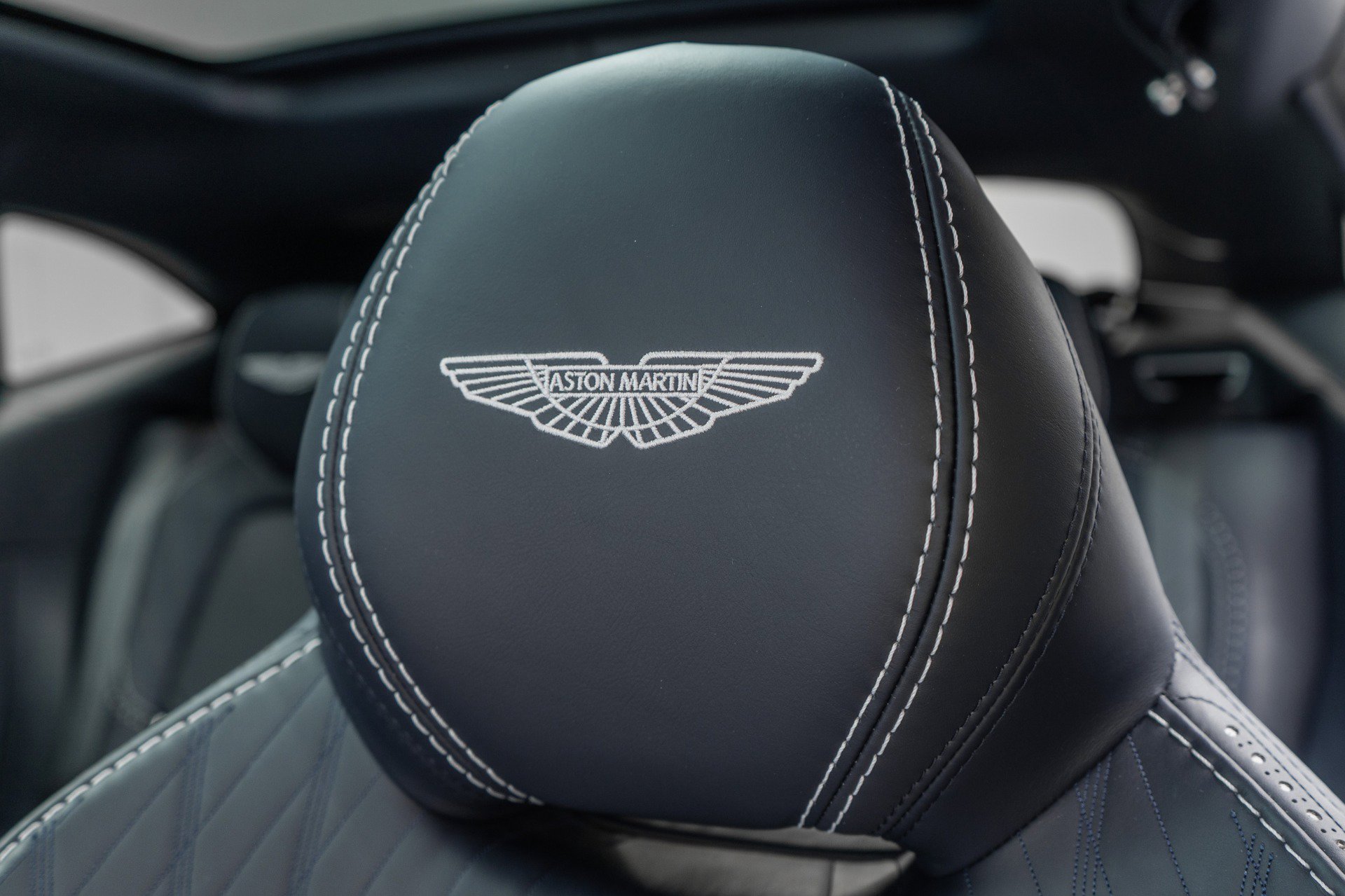 Used 2022 Aston Martin DBX image 27