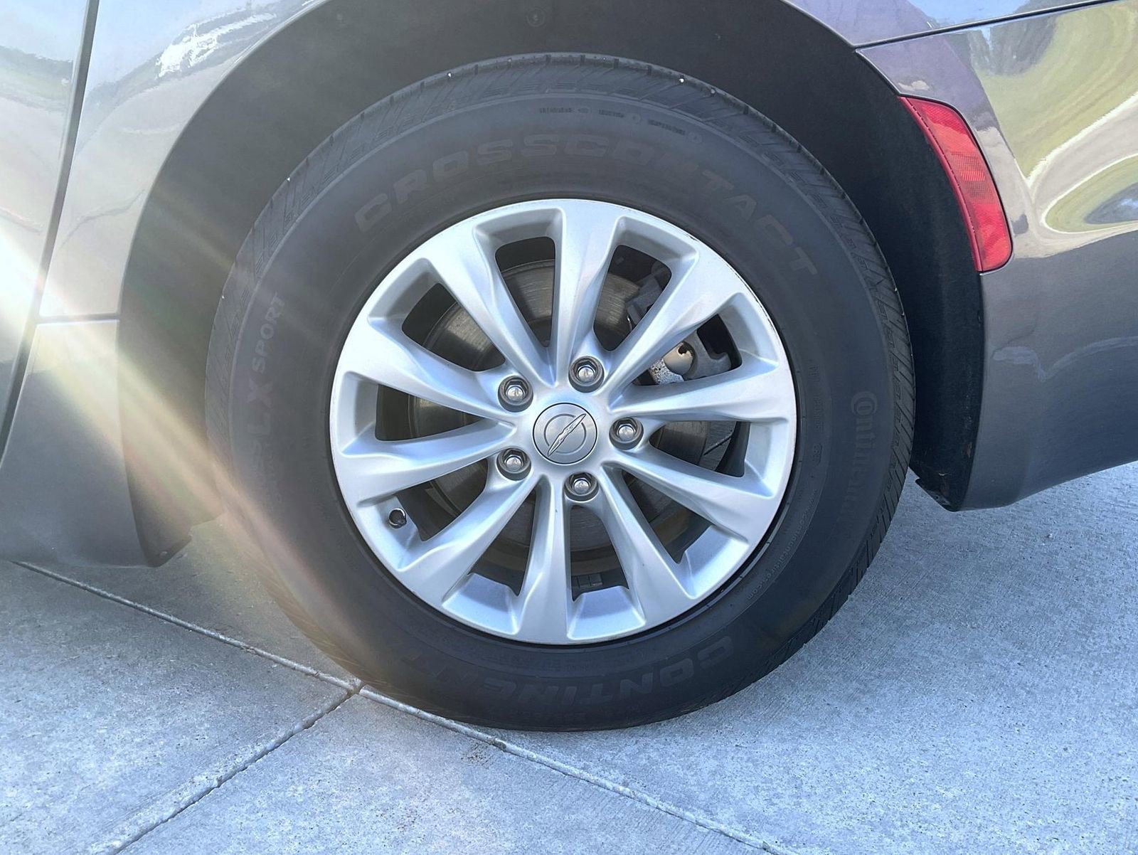 Used 2018 Chrysler Pacifica Touring-L Plus FWD image 24