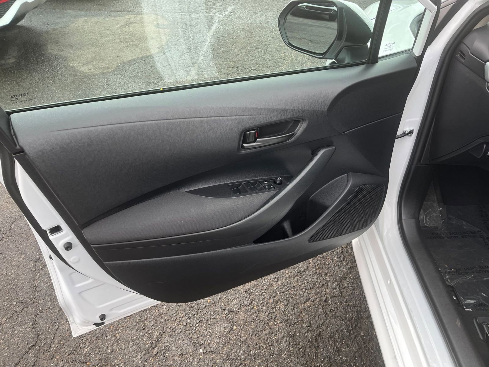 Used 2025 Toyota Corolla LE image 18