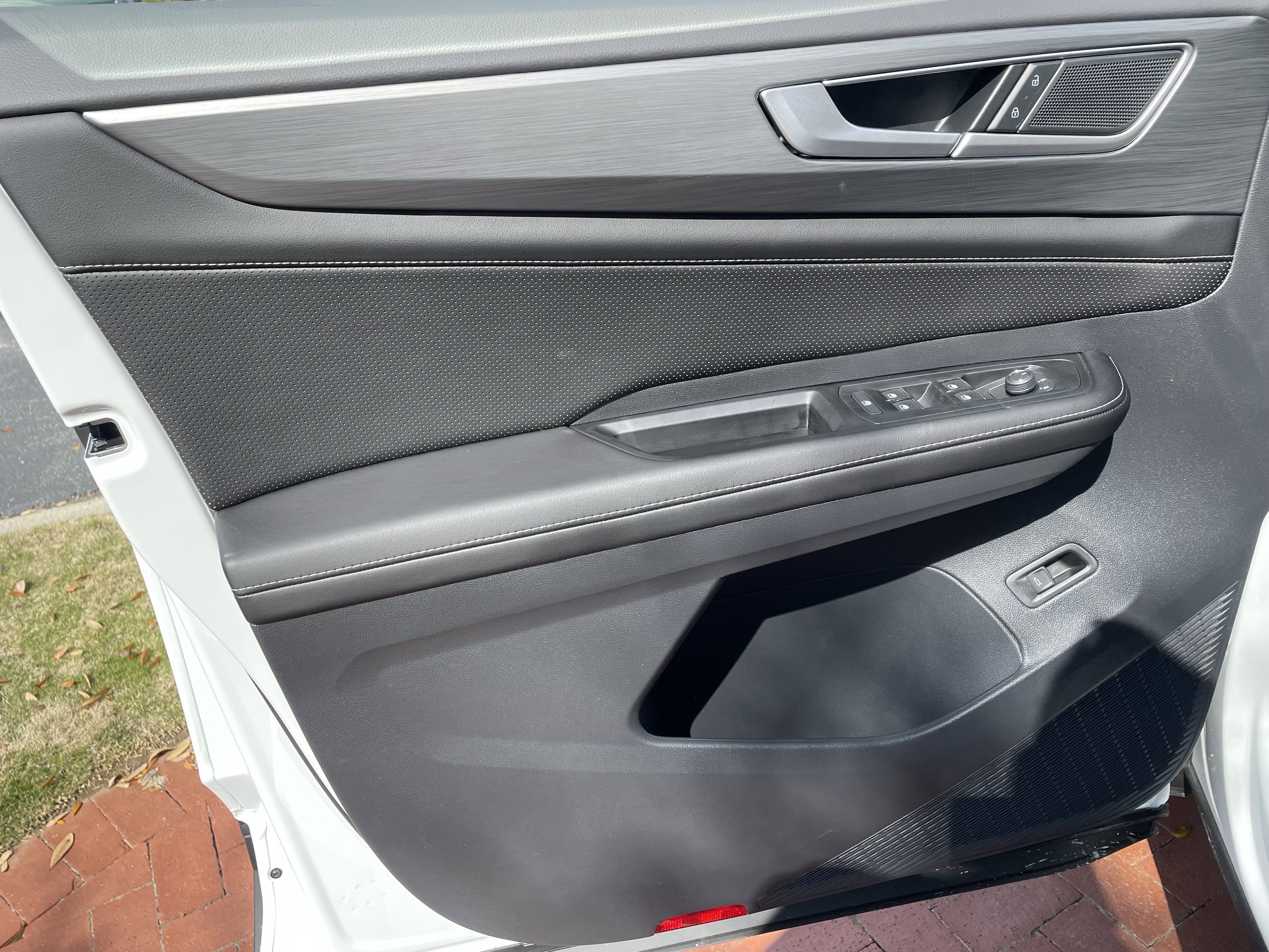 New 2026 Volkswagen Atlas Cross Sport SE image 13