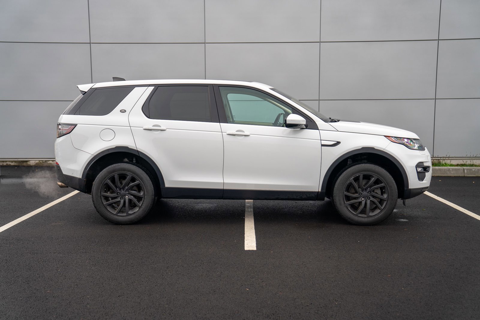 Used 2017 Land Rover Discovery Sport HSE image 8