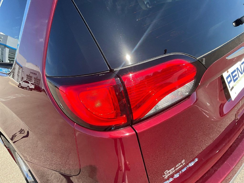 Used 2019 Chrysler Pacifica Touring-L Plus w/ Advanced Safetytec Group FWD image 18