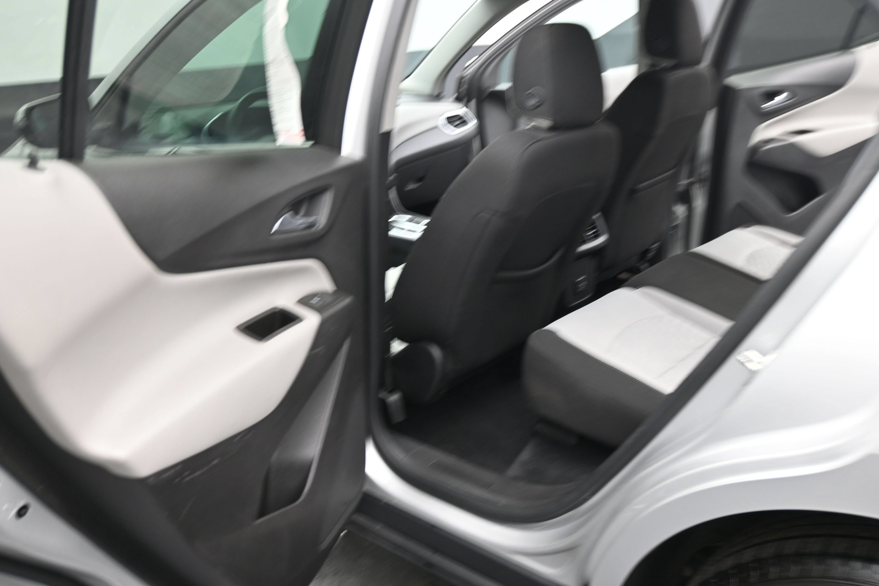 Used 2019 Chevrolet Equinox LT w/ Sun & Navigation Package FWD image 15