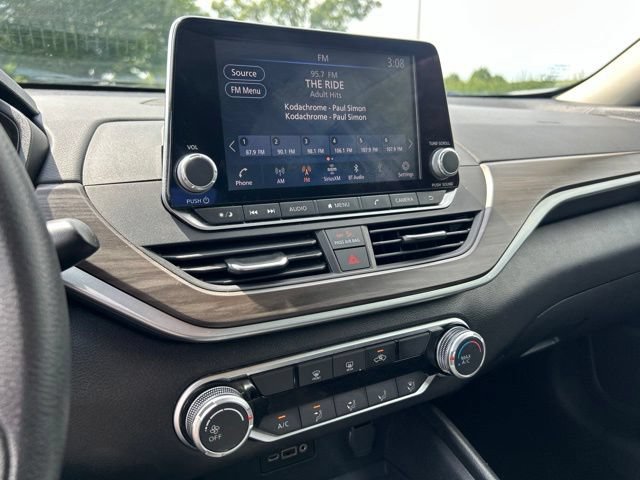 Used 2025 Nissan Altima 2.5 SV FWD image 21