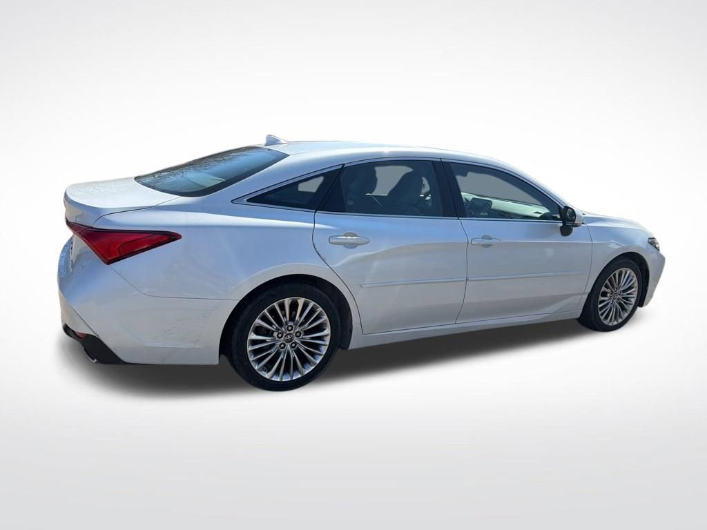 Used 2019 Toyota Avalon Limited w/ All Weather Liner Package image 3