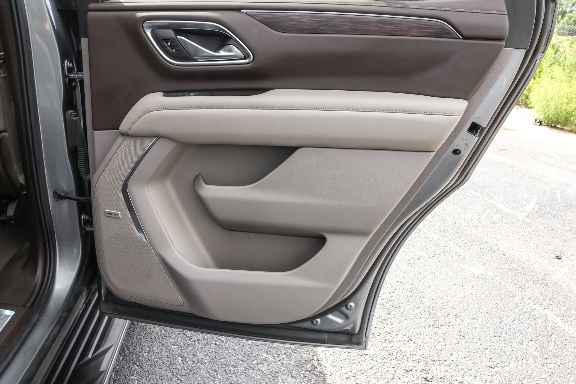 Used 2022 Chevrolet Tahoe LT w/ Luxury Package AWD/4WD image 38