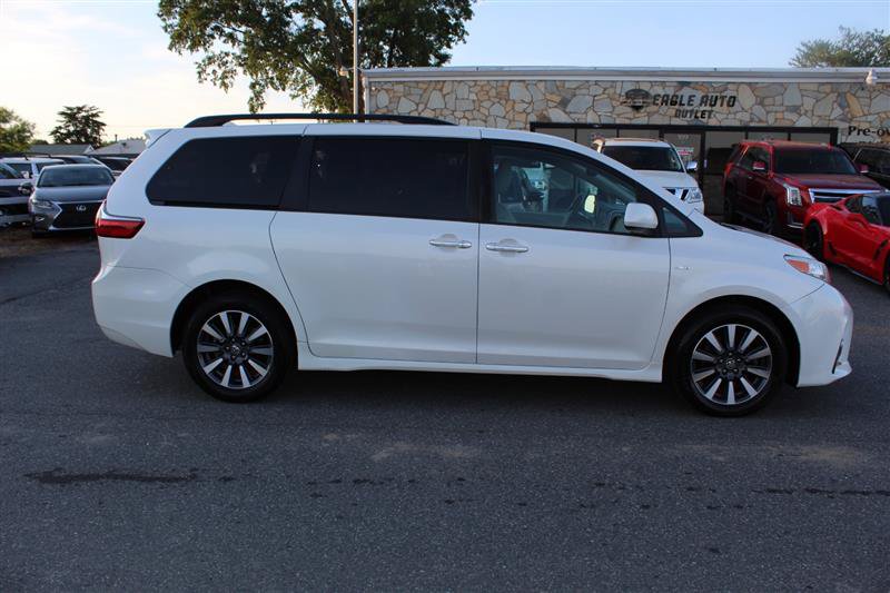 Used 2020 Toyota Sienna XLE AWD/4WD image 7