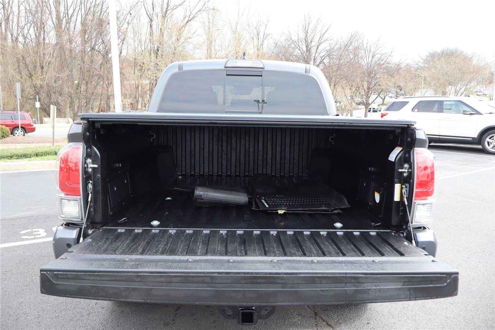 Used 2018 Toyota Tacoma Limited AWD/4WD image 5