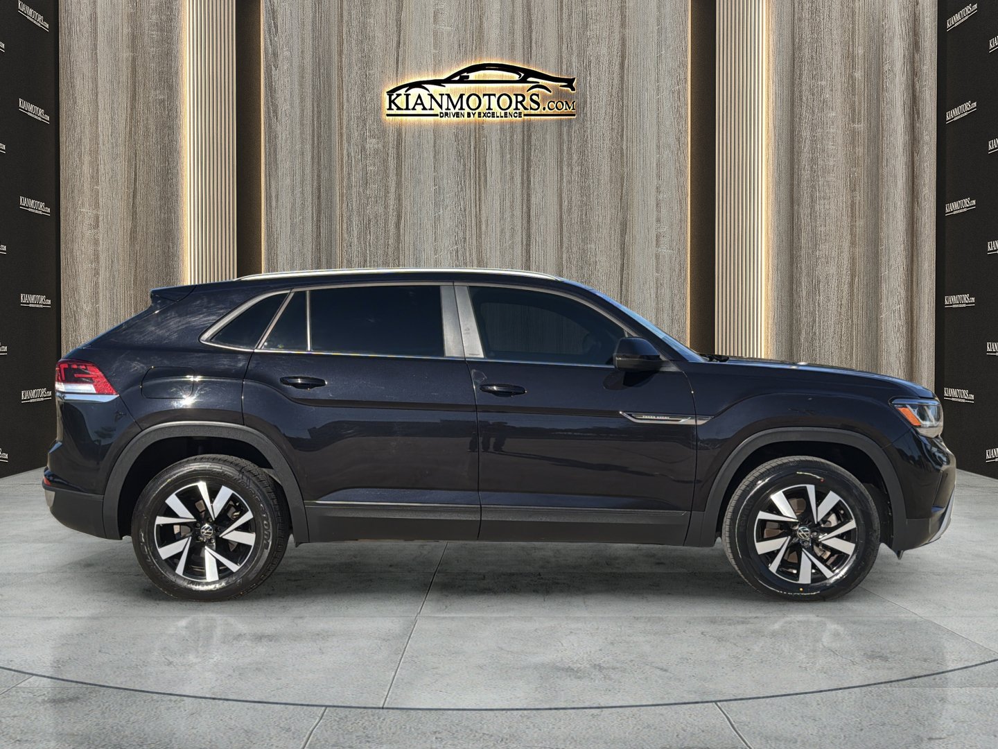 Used 2021 Volkswagen Atlas Cross Sport SE FWD image 8