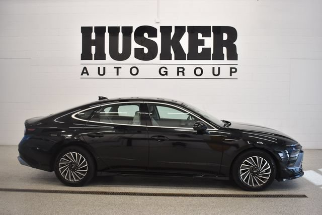 Used 2025 Hyundai Sonata SEL FWD image 2