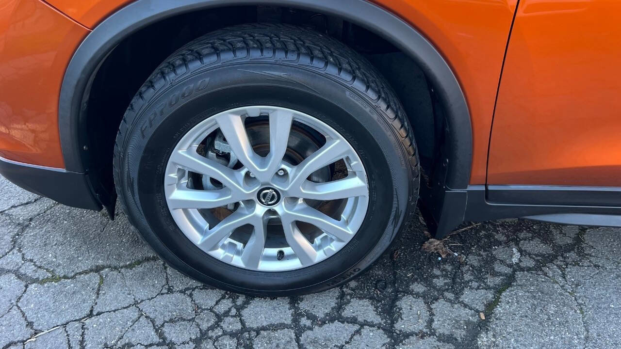 Used 2017 Nissan Rogue SV image 33
