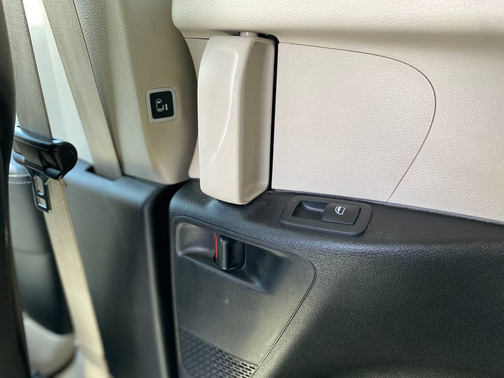 Used 2023 Chrysler Pacifica Touring-L FWD image 13