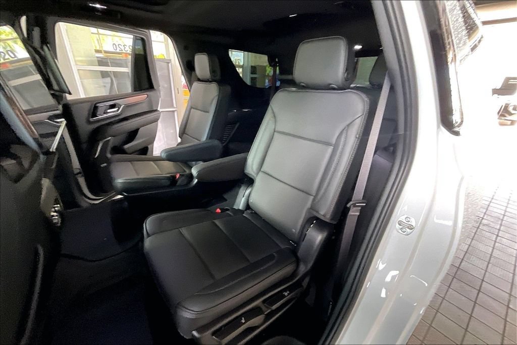 Used 2026 GMC Yukon Denali w/ Denali Reserve Package AWD/4WD image 14