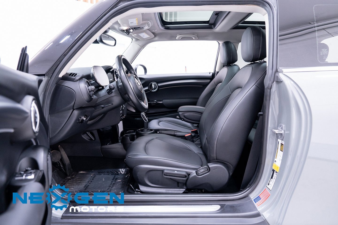 Used 2023 MINI Cooper 2-Door Hardtop image 24