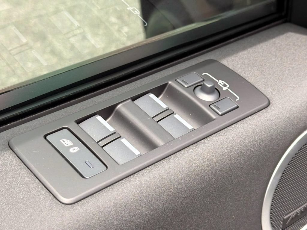New 2026 Land Rover Discovery S AWD/4WD image 17