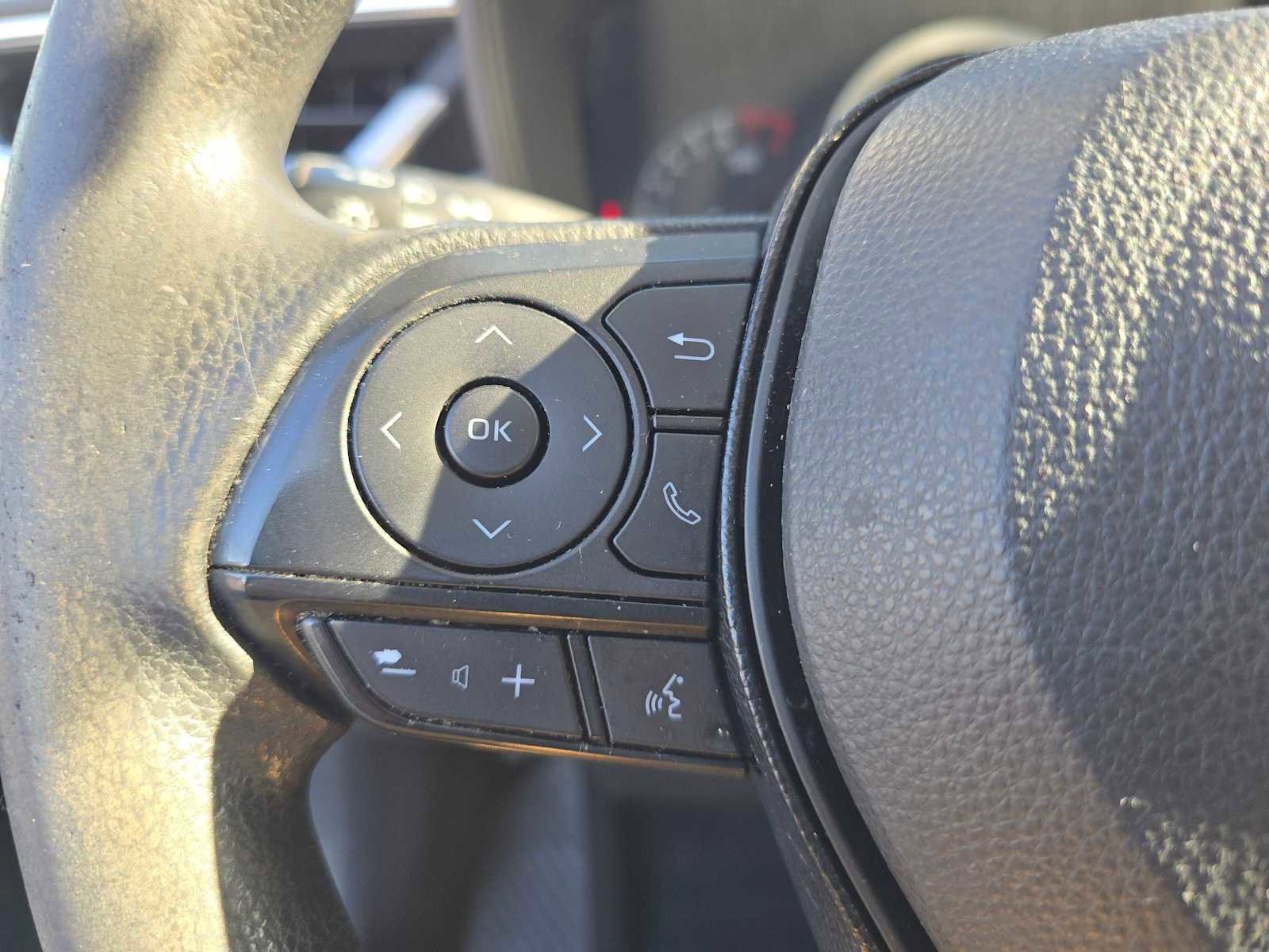 Used 2021 Toyota Corolla LE image 31