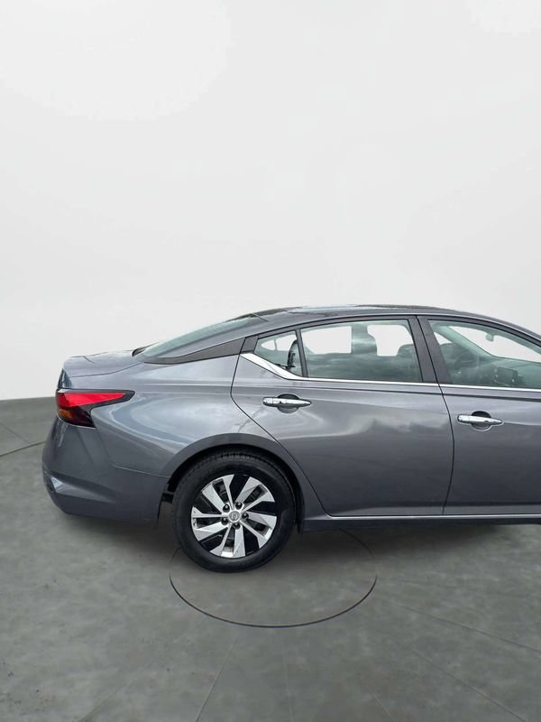 Used 2024 Nissan Altima 2.5 S FWD image 29