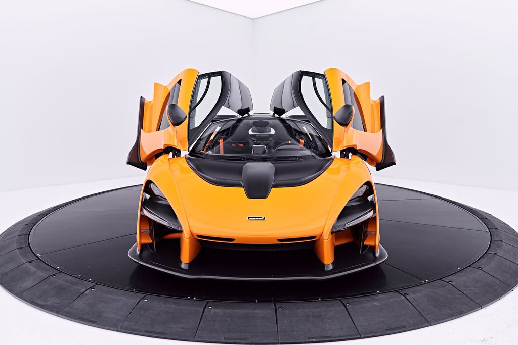 Used 2019 McLaren Senna RWD image 18