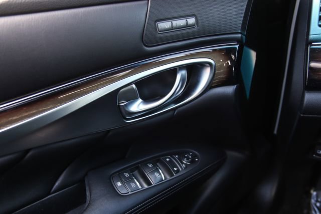 Used 2016 INFINITI Q70 L 3.7 w/ Deluxe Touring Package image 22