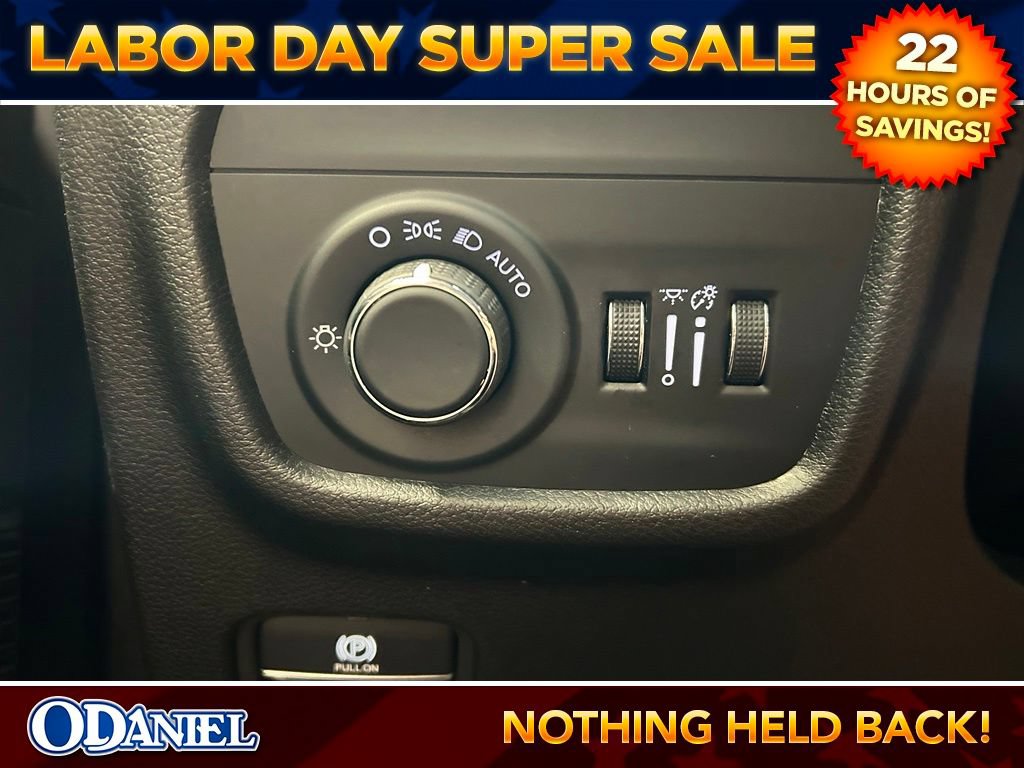 Used 2024 Jeep Grand Cherokee L Altitude AWD/4WD image 12