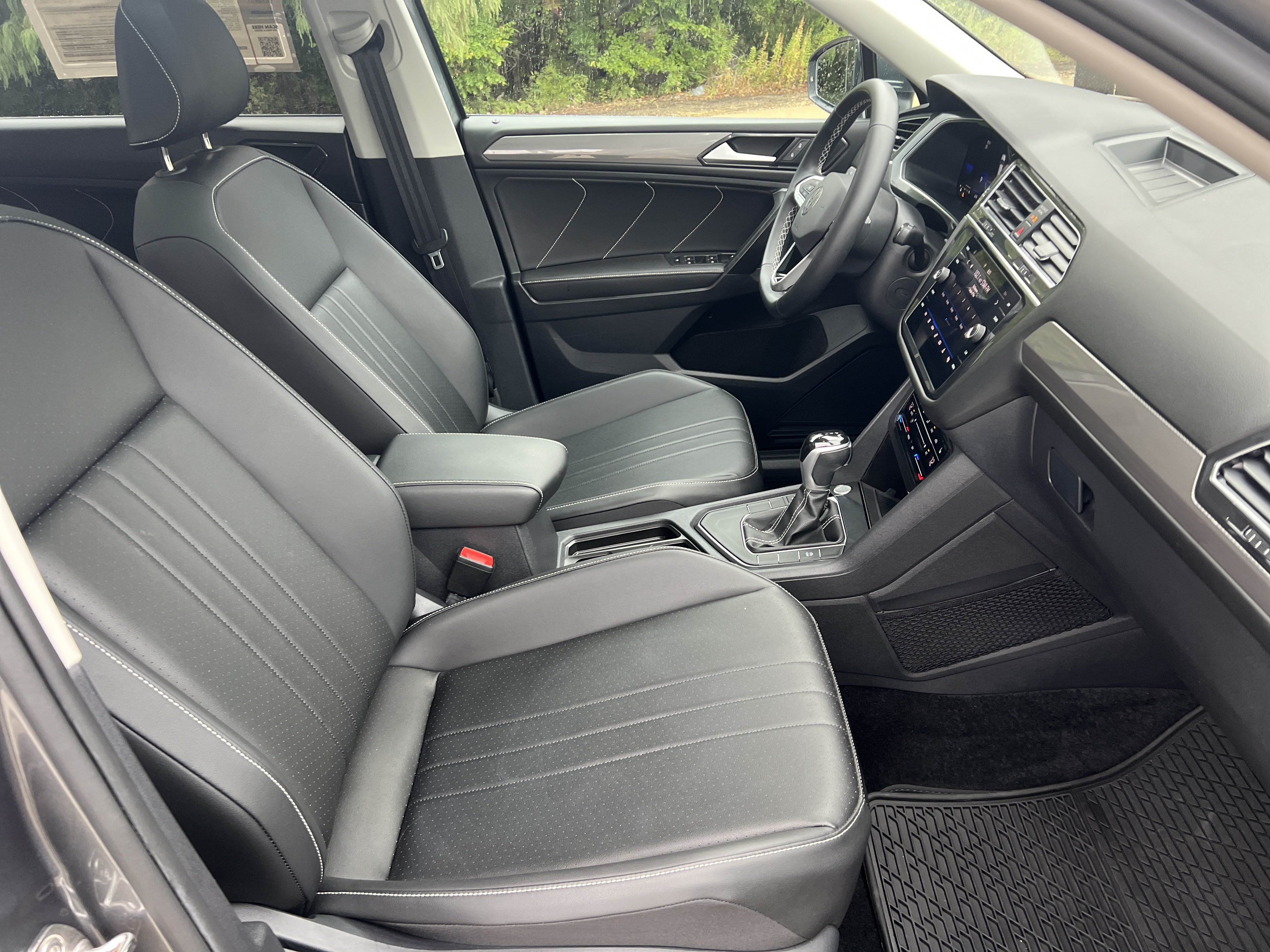 Certified 2023 Volkswagen Tiguan SE w/ Panoramic Sunroof Package FWD image 25