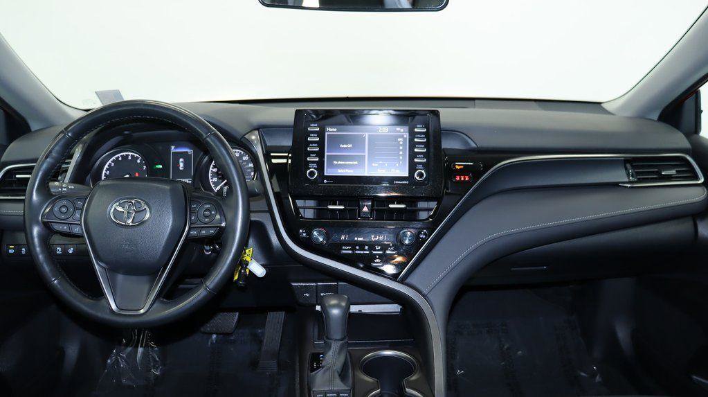 Used 2024 Toyota Camry SE w/ Cold Weather Package FWD image 27