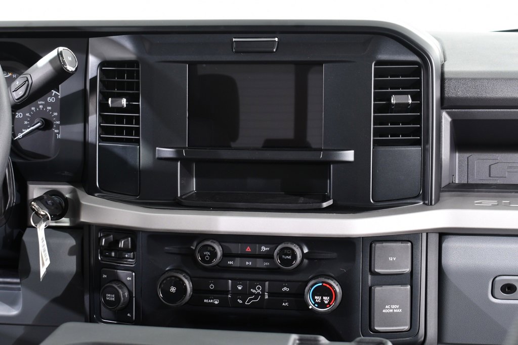New 2026 Ford F250 XL w/ XL Chrome Package image 9