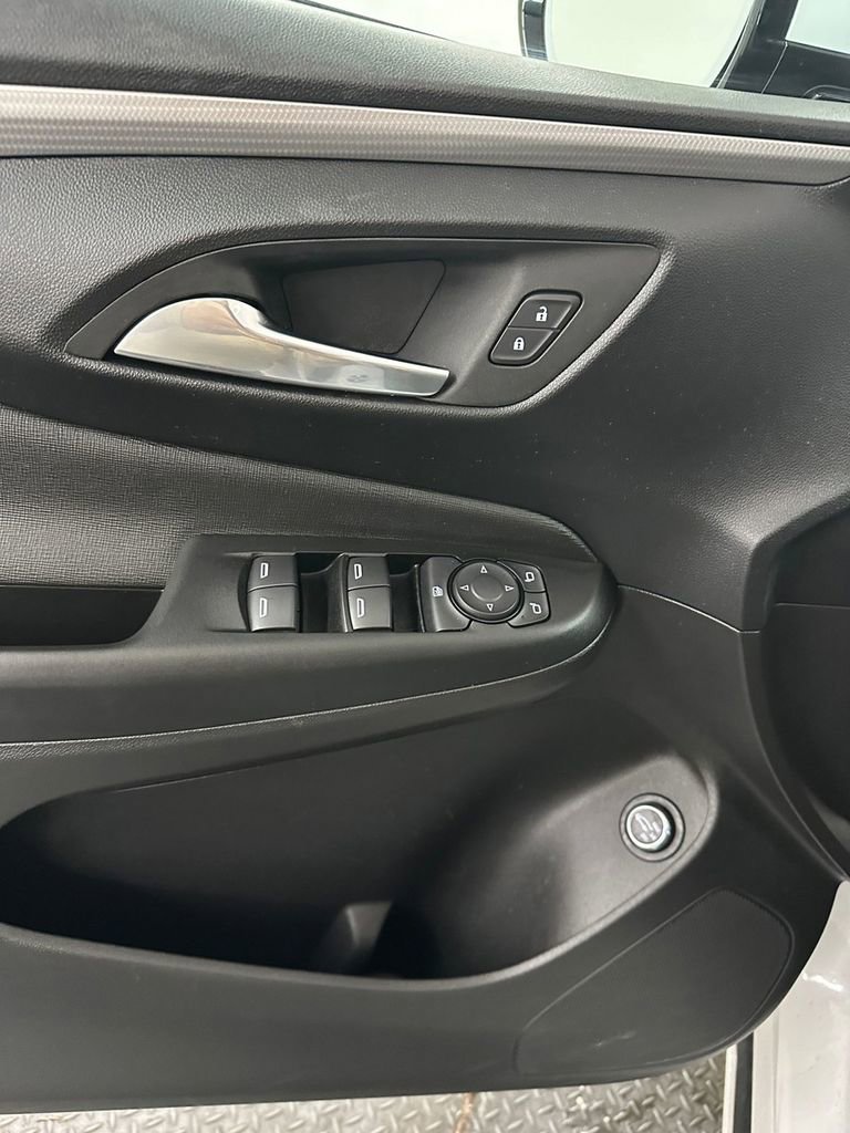 Used 2025 Buick Envista Avenir image 9