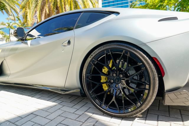 Used 2018 Ferrari 812 Superfast RWD image 18