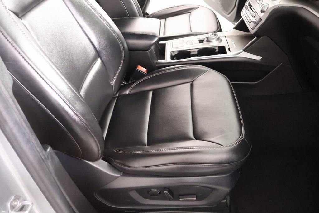 Used 2023 Ford Explorer XLT w/ Equipment Group 202A image 14