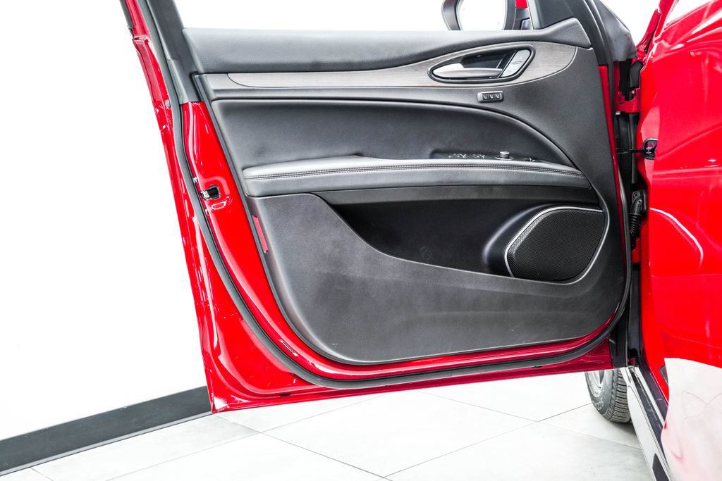 Used 2023 Alfa Romeo Stelvio Ti image 41