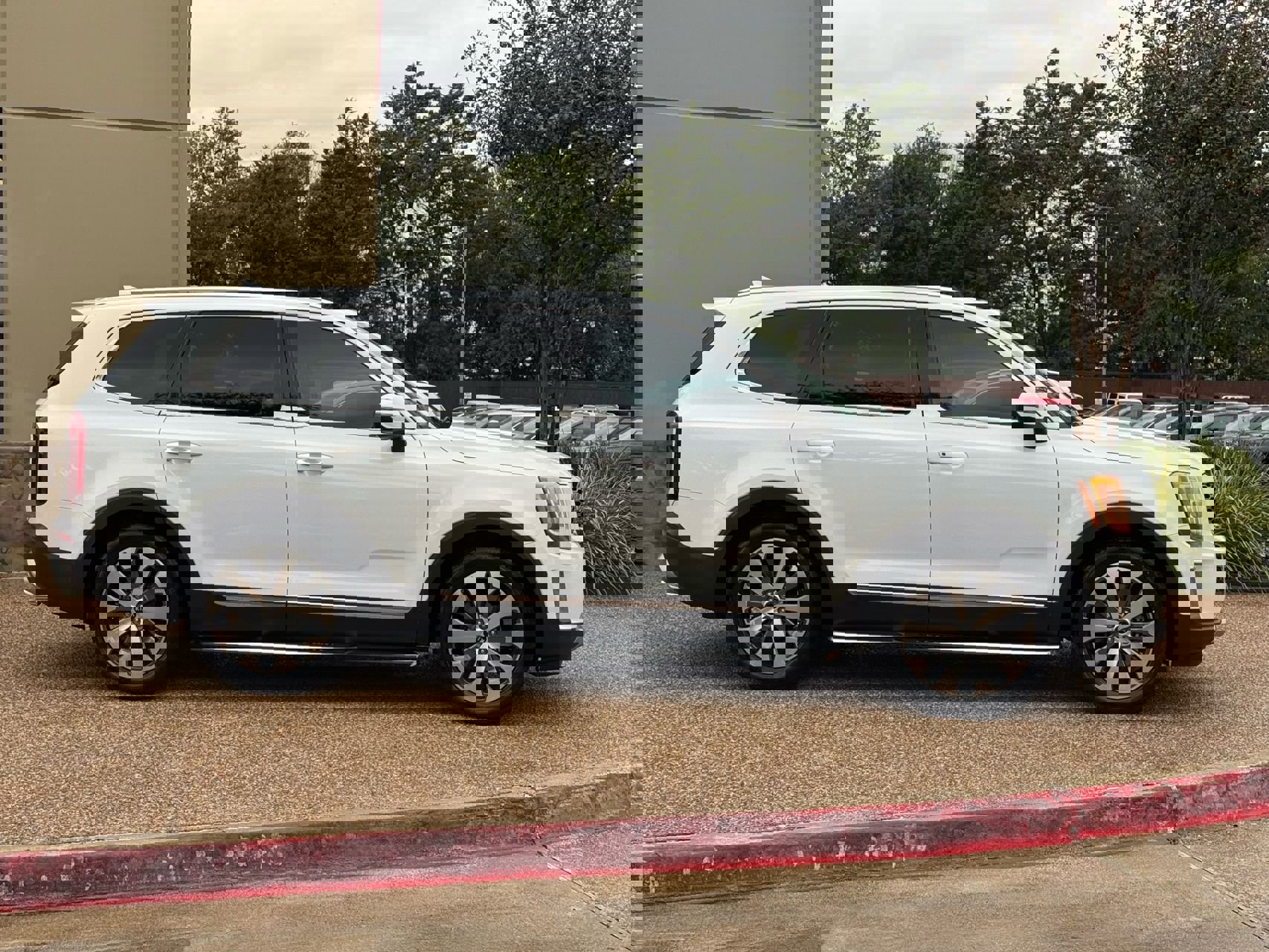 Used 2021 Kia Telluride EX w/ EX Premium Package image 7