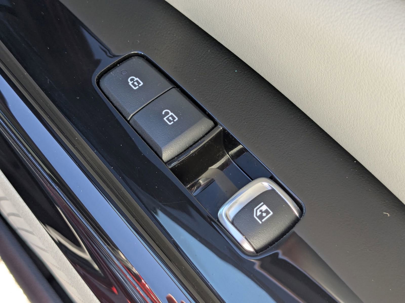 Used 2023 Kia Carnival SX image 36