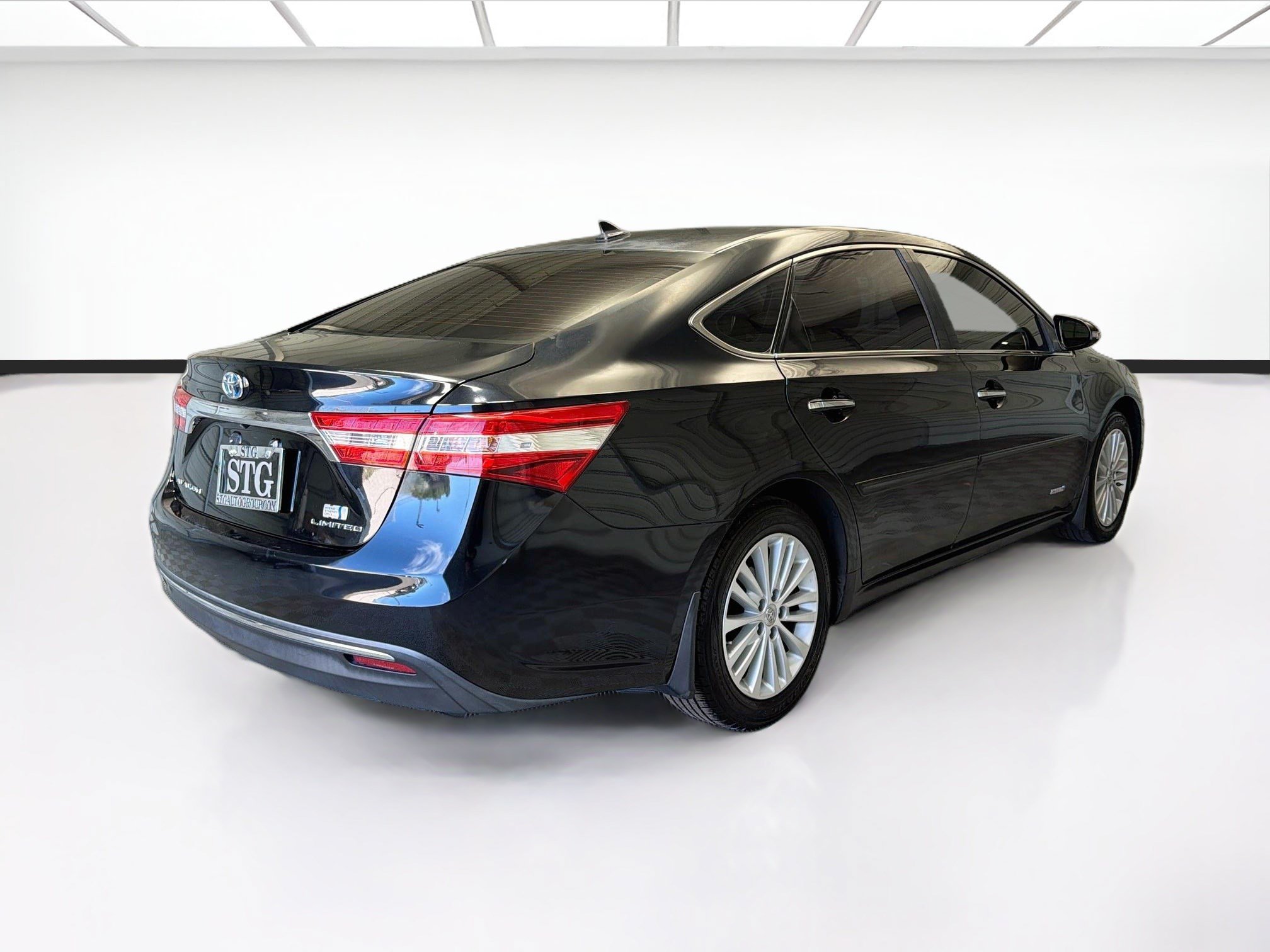 Used 2014 Toyota Avalon Limited w/ Technology Package FWD image 4