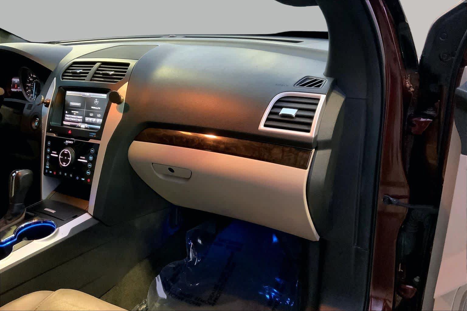 Used 2015 Ford Explorer Limited w/ Equipment Group 301A AWD/4WD image 16