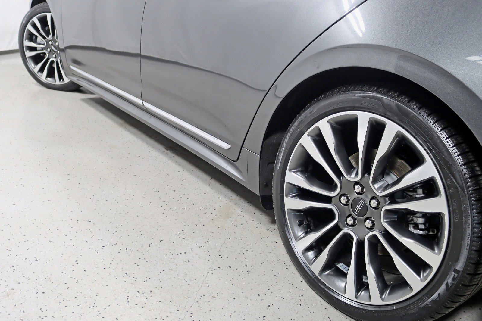 Used 2019 Lincoln Continental Reserve w/ Rear Seat Package AWD/4WD image 12