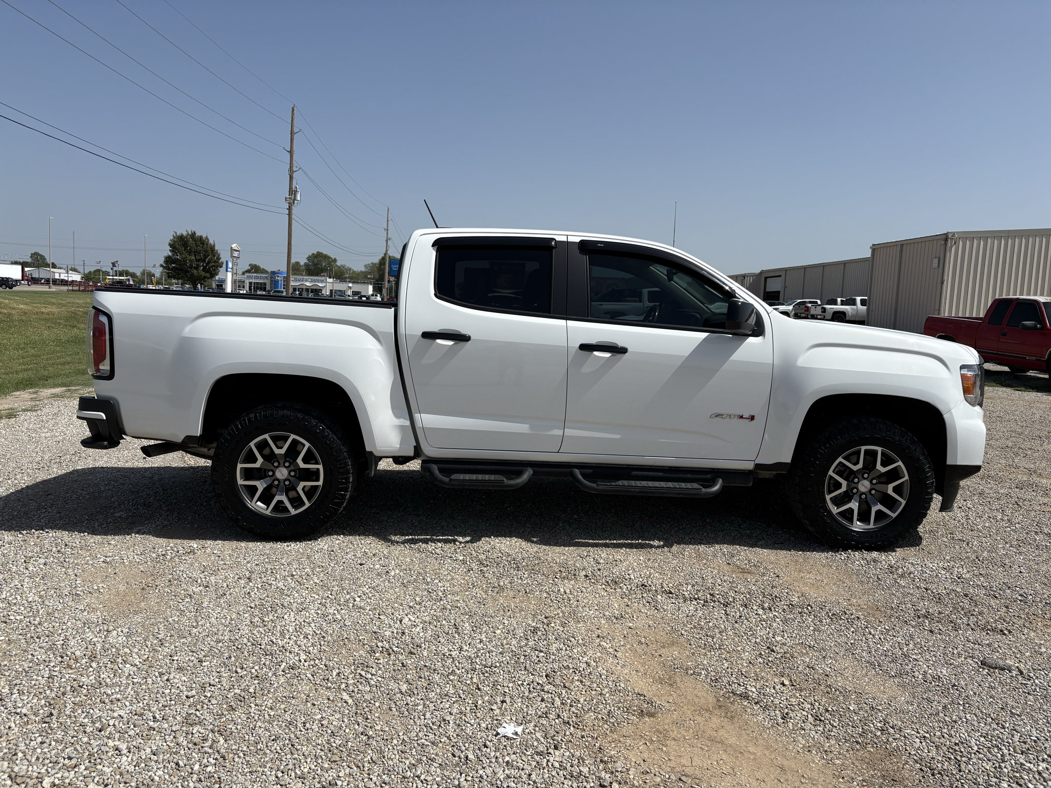 Used 2022 GMC Canyon AT4 w/ Driver Alert Package AWD/4WD image 4