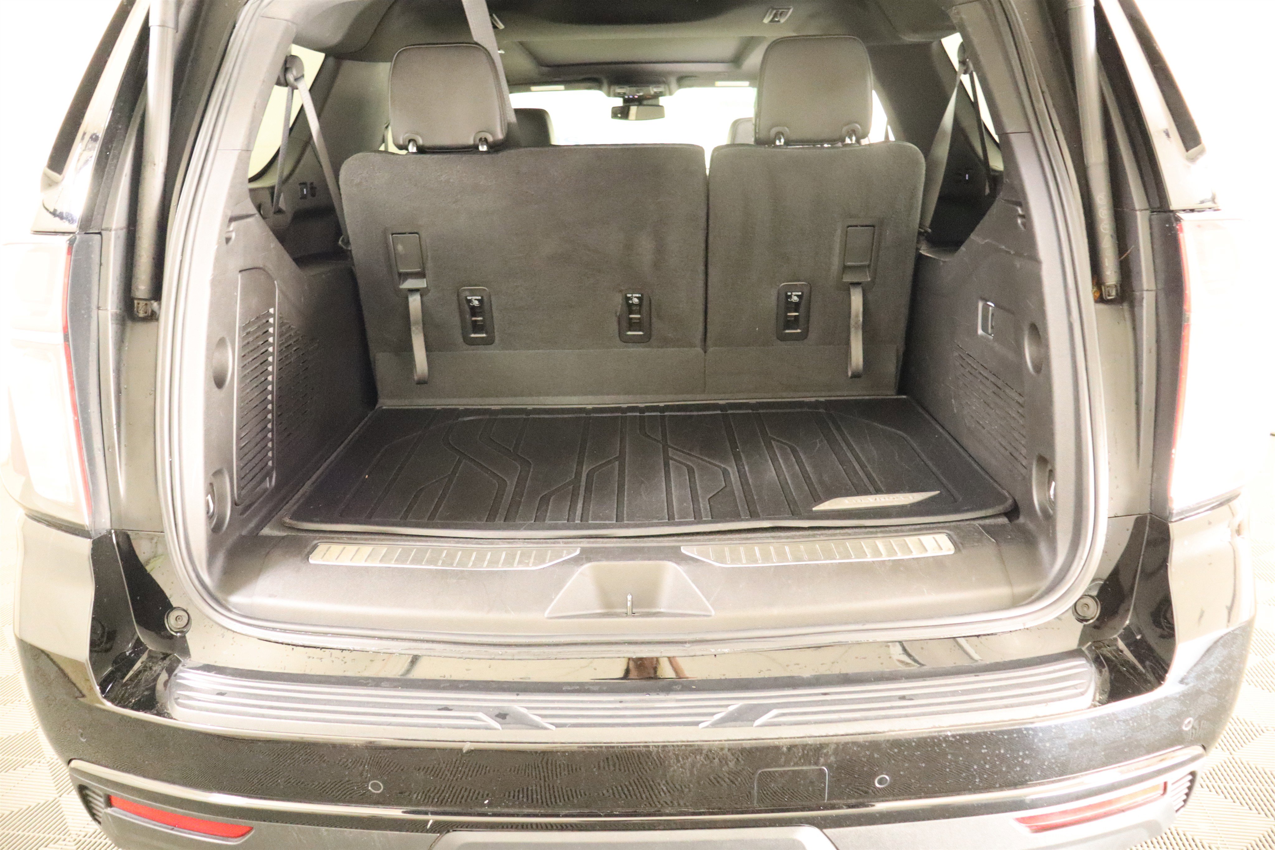 Used 2024 Chevrolet Suburban Z71 AWD/4WD image 9