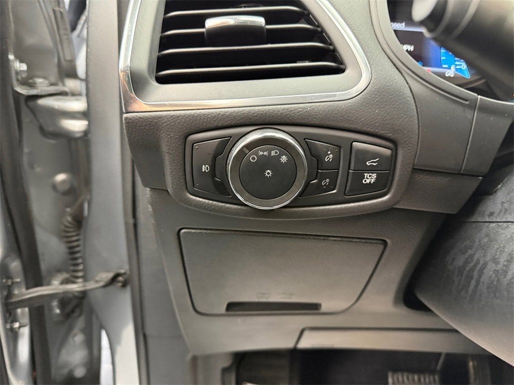 Used 2024 Ford Edge Titanium image 27