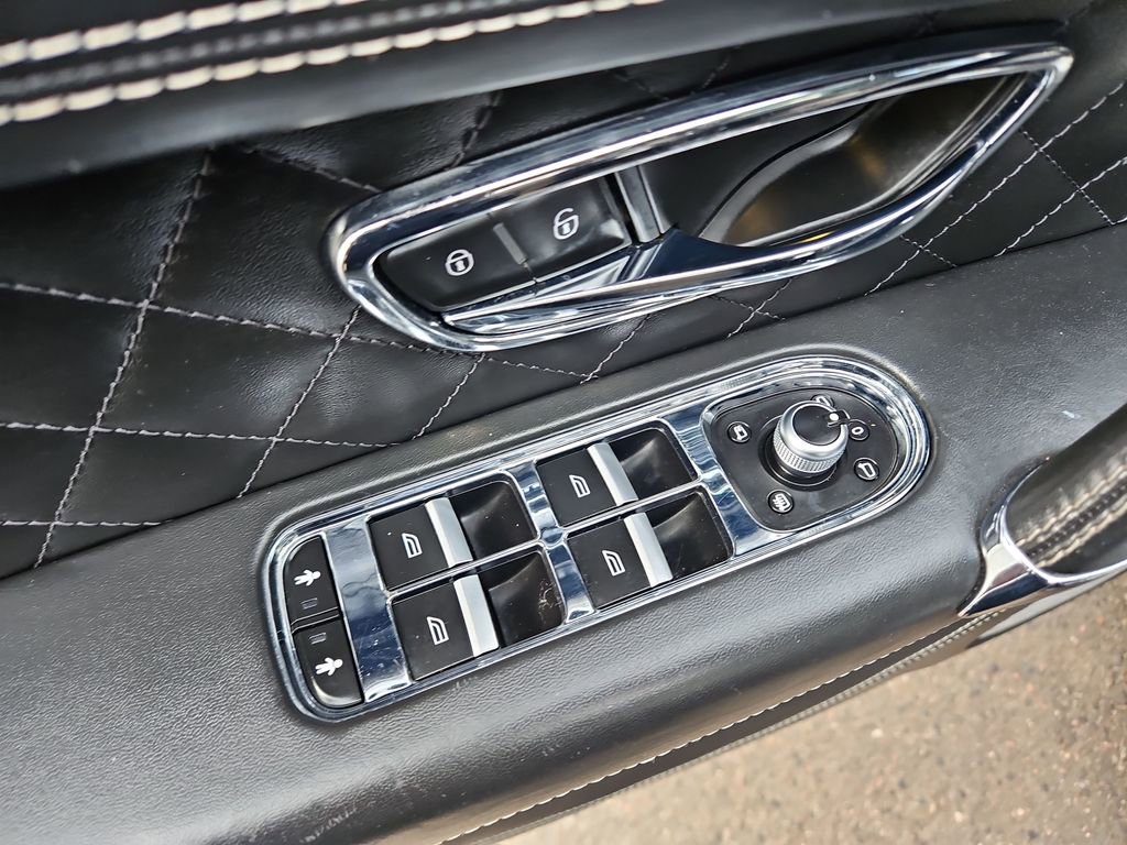 Used 2017 Bentley Bentayga image 11